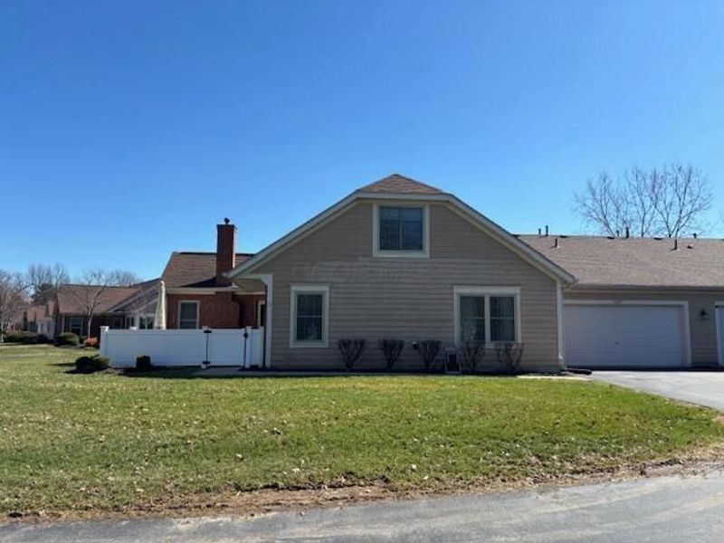 4625 Wenham Park, Unit 11, Columbus, OH 43230 Photo 3