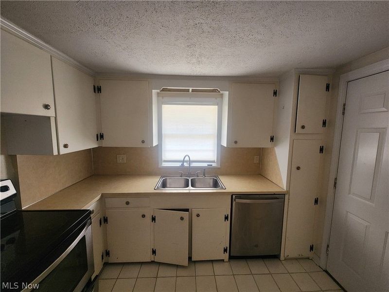 1367 Elmwood Avenue SW, North Canton, OH 44720 Photo 4