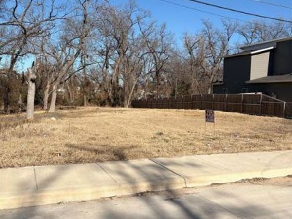 4511 Yancy Street , Dallas, TX 75216