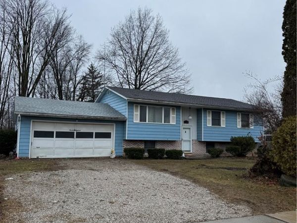 1918 Buchtel Street , Twinsburg, OH 44087