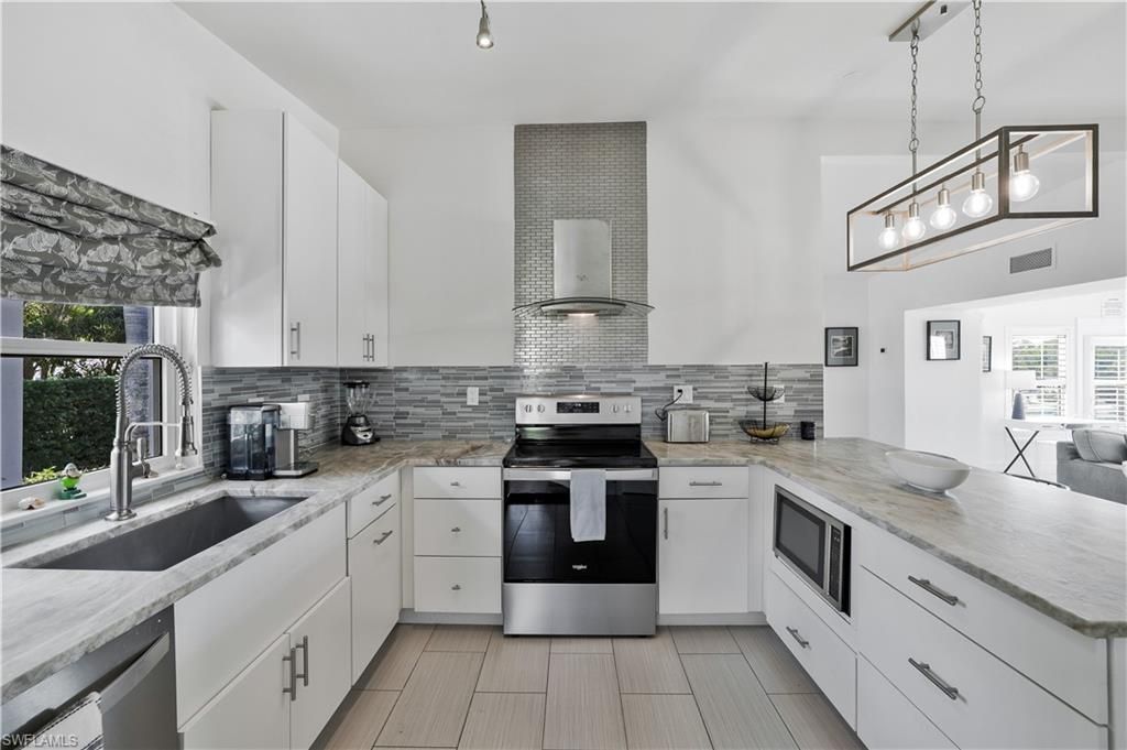 1712 Harbor Ln, Naples, FL 34104 Photo