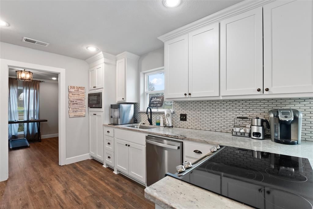 2201 Mountainview Drive, Hurst, TX 76054 Main Photo