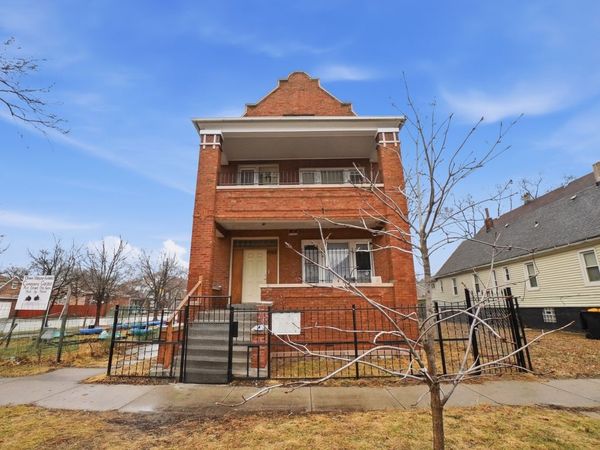 8705 S Saginaw Avenue, Chicago, IL 60617