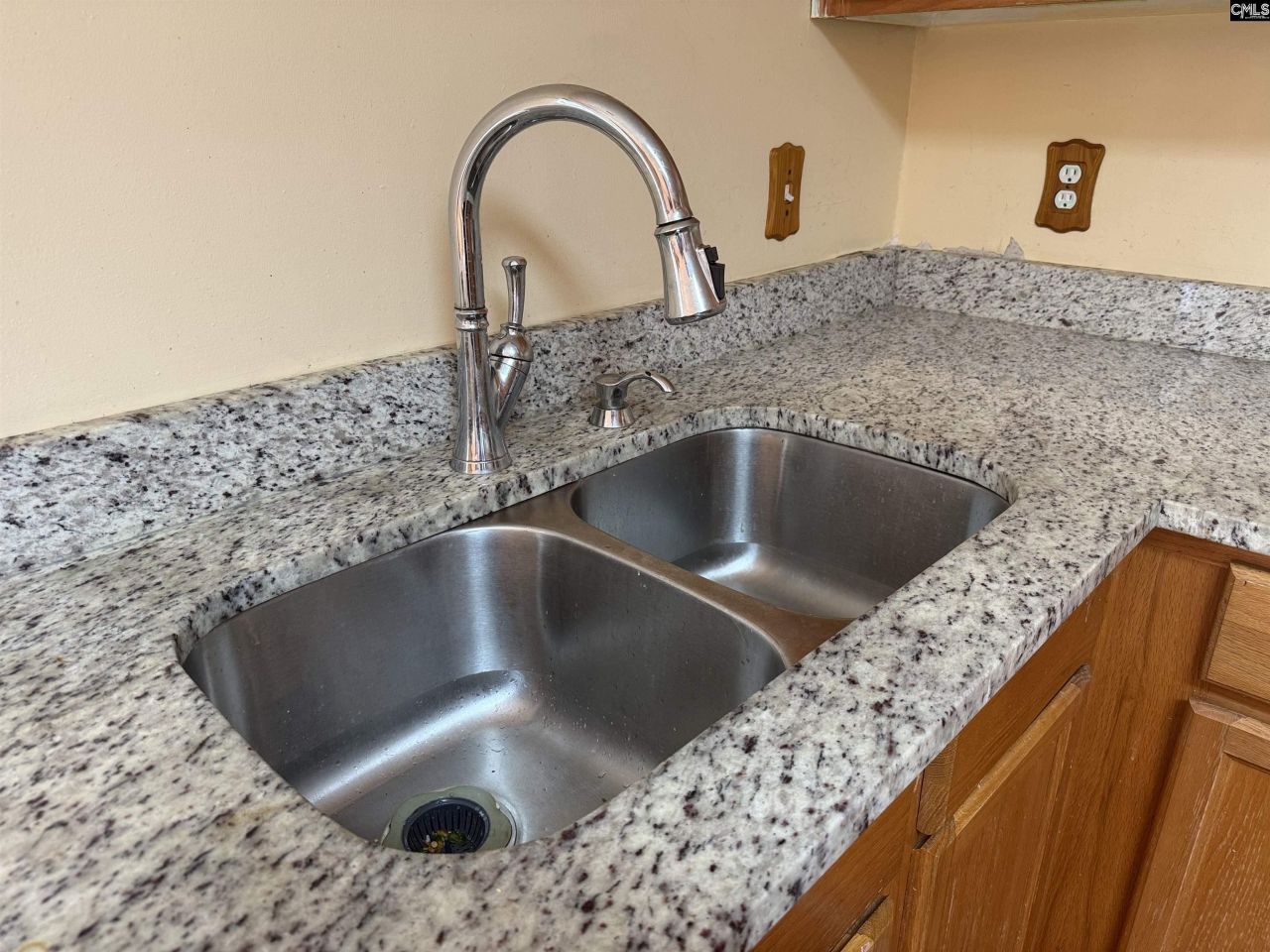 332 Summer Bend Road Photo 9