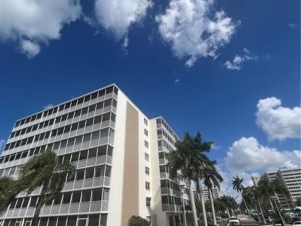 3 Bluebill AVE, Unit 207, NAPLES, FL 34108