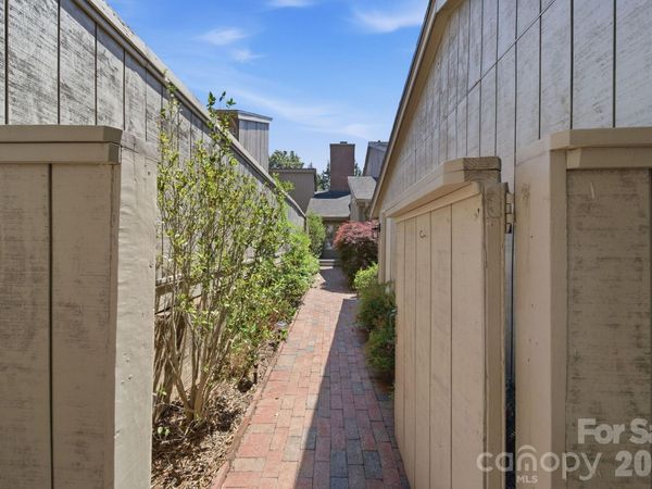 5136 Dunes Court, Charlotte, NC 28226