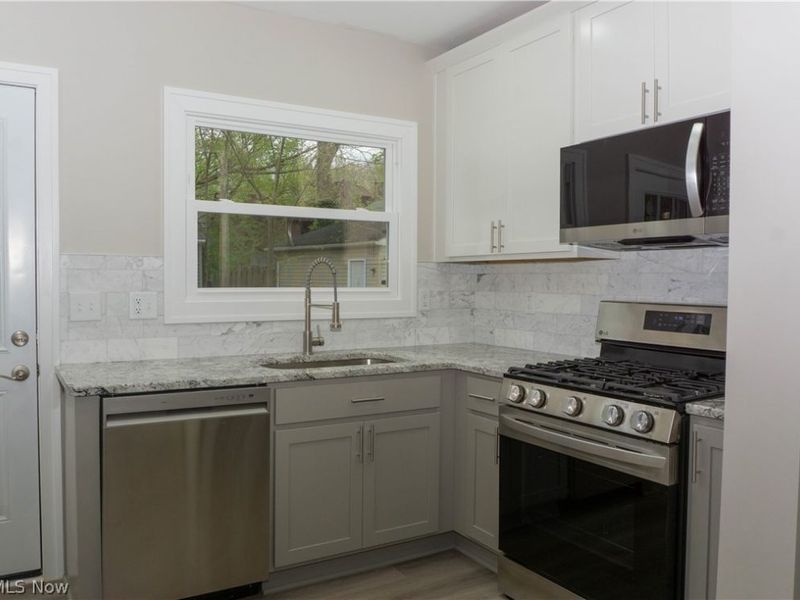 3970 Monticello Boulevard, Cleveland Heights, OH 44121 Photo 6