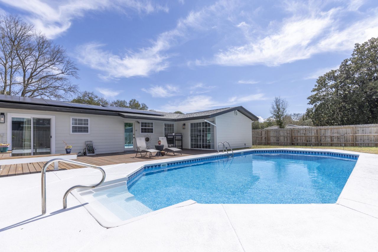 17 Oak Lane, Shalimar, FL 32579 Main Photo