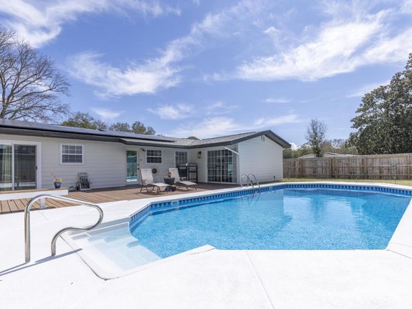 17 Oak Lane, Shalimar, FL 32579