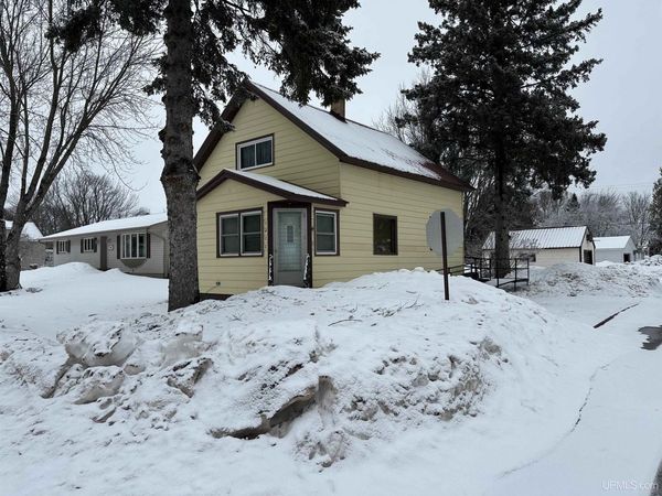 1211 E Pierce Street, Wakefield, MI 49968