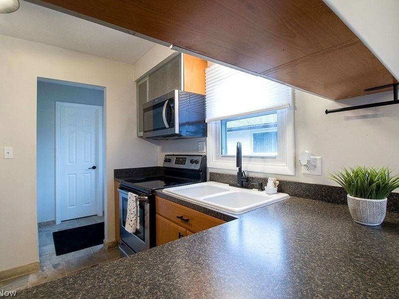 1262 E 346th Street, Eastlake, OH 44095 Photo 7