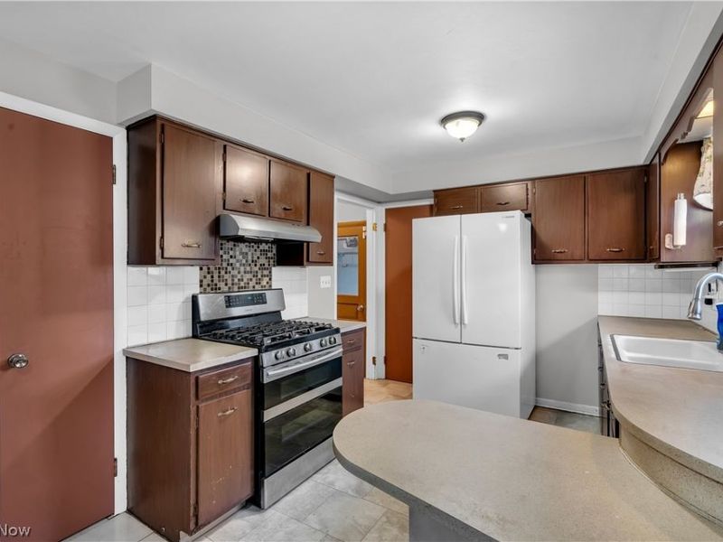 500 E Liberty Street , Youngstown, OH 44505 Photo 17