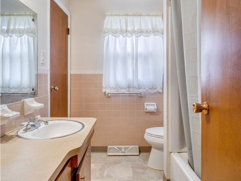 500 E Liberty Street , Youngstown, OH 44505 Photo 32