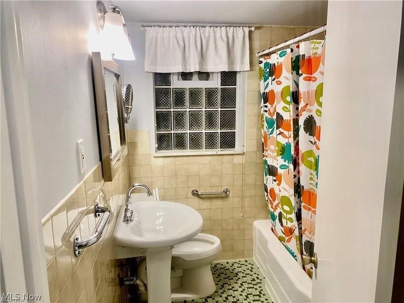 8418 Kenton Avenue, Parma, OH 44129 Photo 9