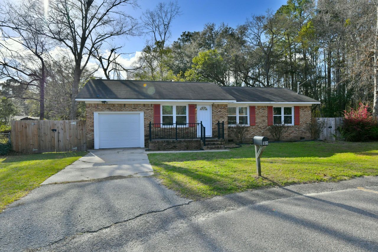 109 Tupelo Street Summerville, SC 29485