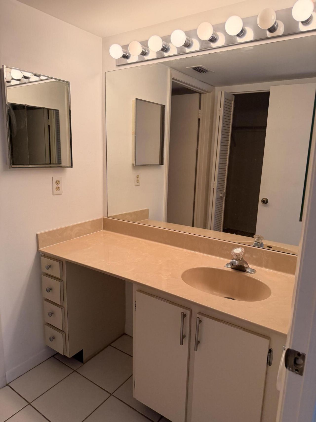 3146 Via Ponciana, Unit 301, Lake Worth, FL 33467 Photo