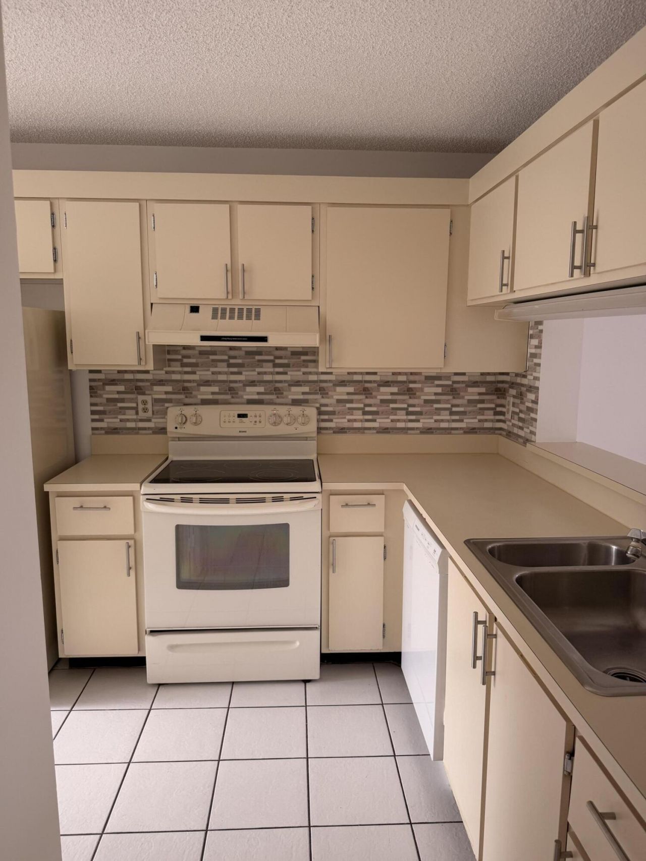 3146 Via Ponciana, Unit 301, Lake Worth, FL 33467 Photo