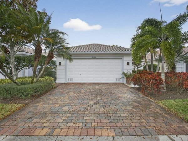 8269 Saint Johns Court, Wellington, FL 33414