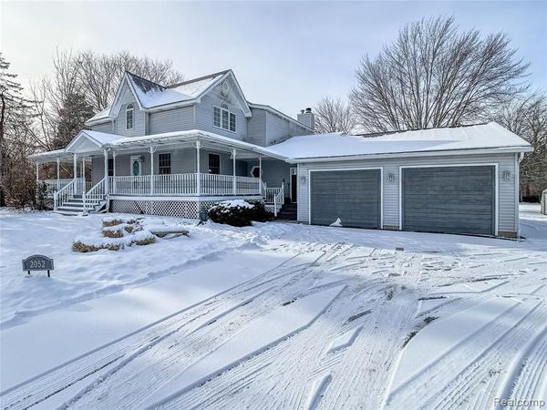 2052 S Dye Road , Flint, MI 48532