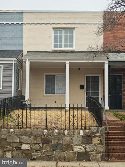 220 33rd Street Ne, Washington, DC 20019 Main Photo