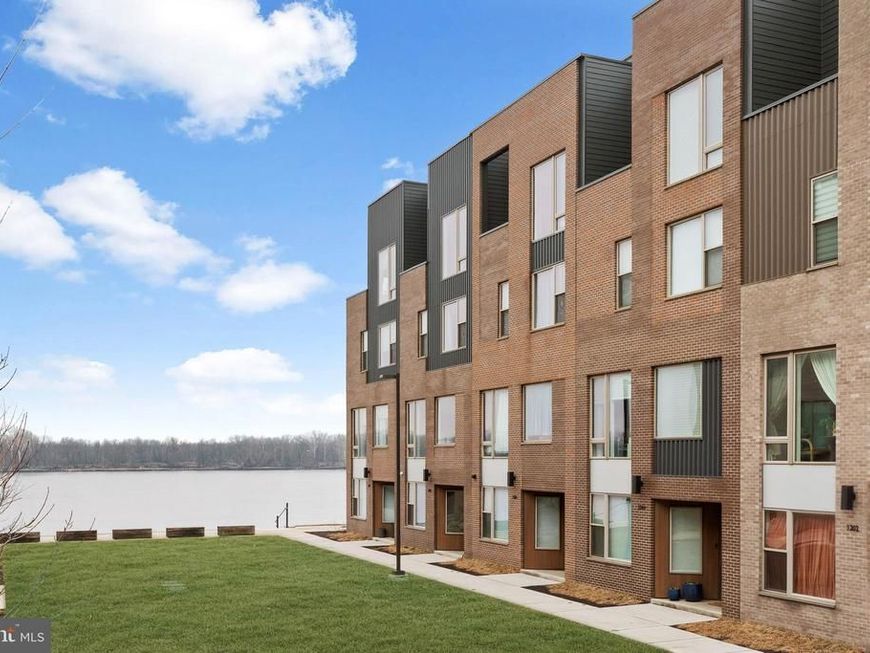 3208 Parkview Walk, Philadelphia, PA 19125 Main Photo