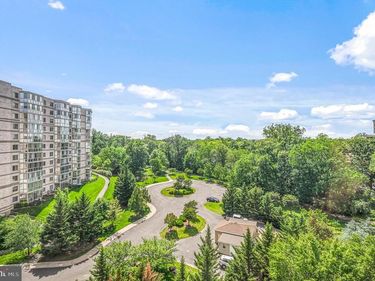 19355 CYPRESS RIDGE TERRACE, Unit 802, LEESBURG, VA 20176