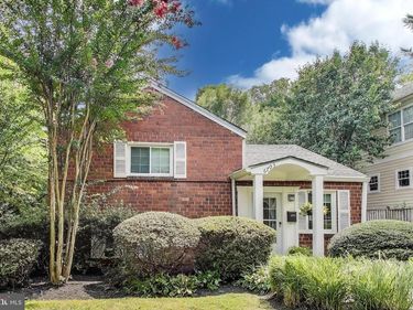 6703 HALLWOOD AVENUE , FALLS CHURCH, VA 22046