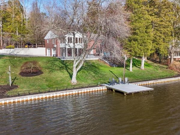 61 LAKEVIEW DRIVE, WOODSTOWN, NJ 08098