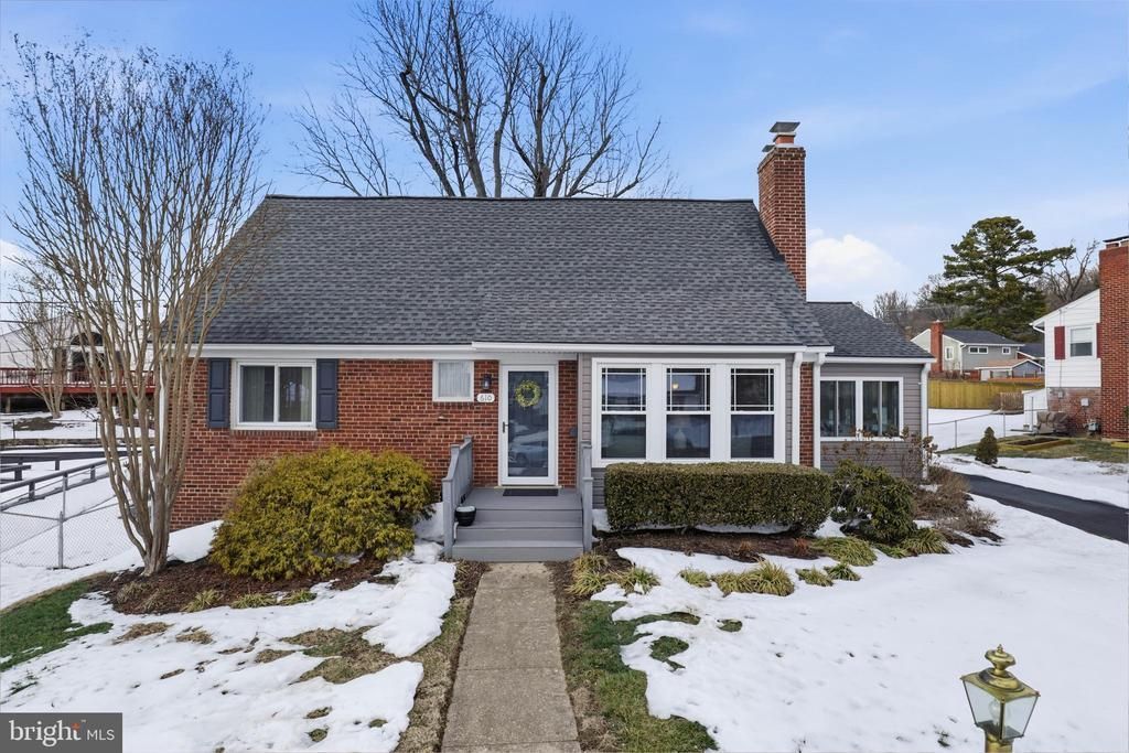 610 N Owen Street, Alexandria, VA 22304 Main Photo