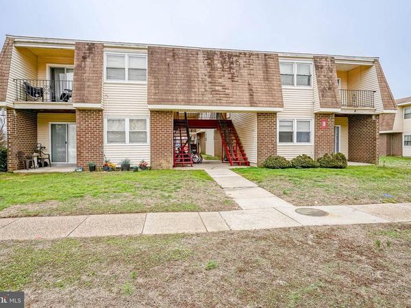 10 -3 FLORENCE TOLLGATE PLACE, BURLINGTON, NJ 08016