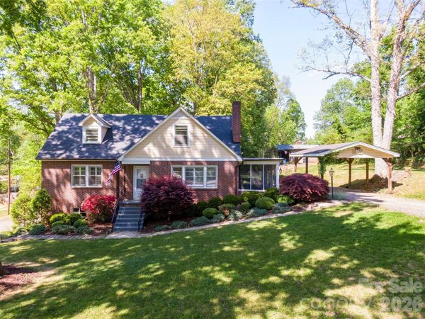 216 31st Avenue NW, Hickory, NC 28601