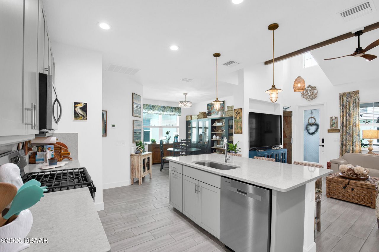 334 Gypsy Palace Lane, Daytona Beach, FL 32124 Photo