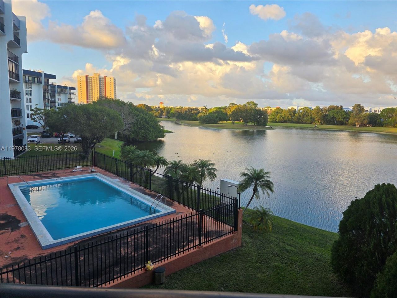 9688 Fontainebleau Blvd , Unit 307, Miami, FL 33172 Photo