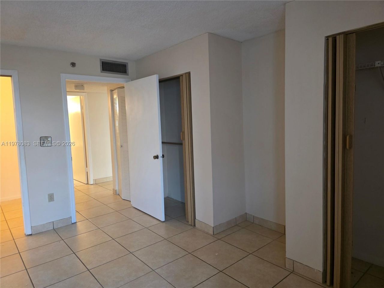 9688 Fontainebleau Blvd , Unit 307, Miami, FL 33172 Photo
