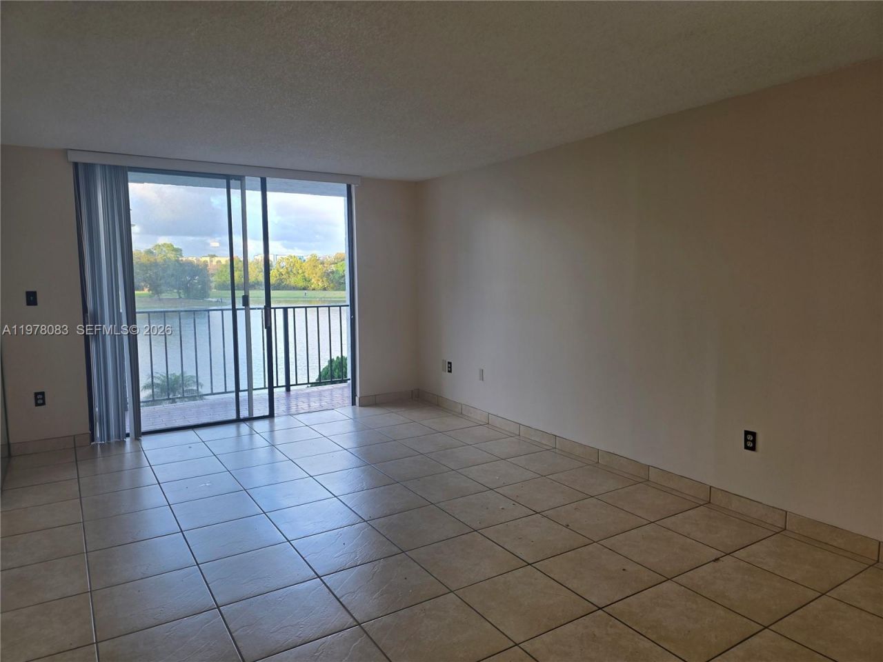 9688 Fontainebleau Blvd , Unit 307, Miami, FL 33172 Photo