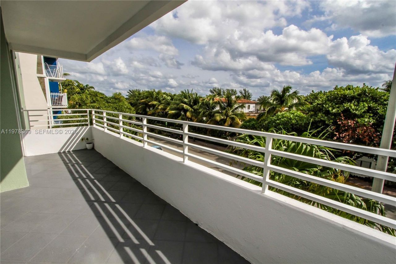 7800 Collins Ave, Unit 301, Miami Beach, FL 33141 Photo