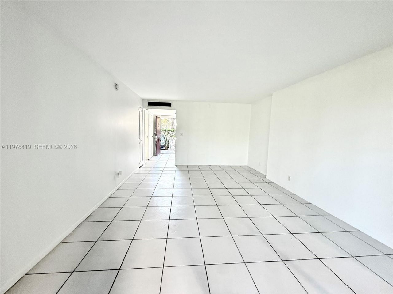 3301 N Country Club Dr , Unit 106, Aventura, FL 33180 Photo