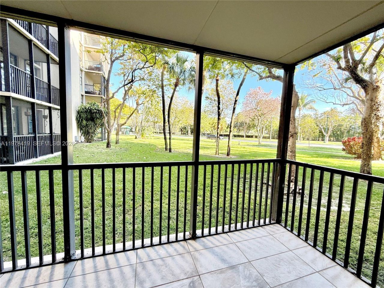 3301 N Country Club Dr , Unit 106, Aventura, FL 33180 Photo