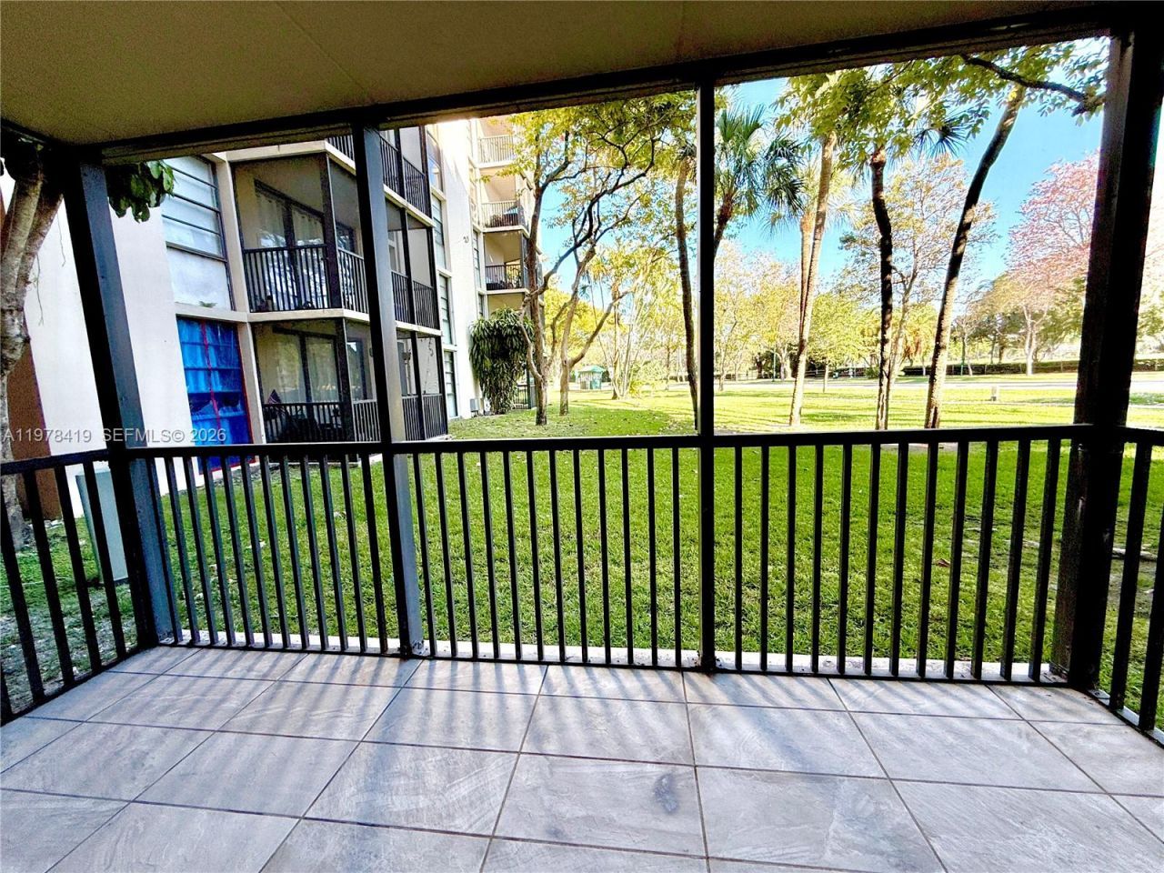 3301 N Country Club Dr , Unit 106, Aventura, FL 33180 Photo