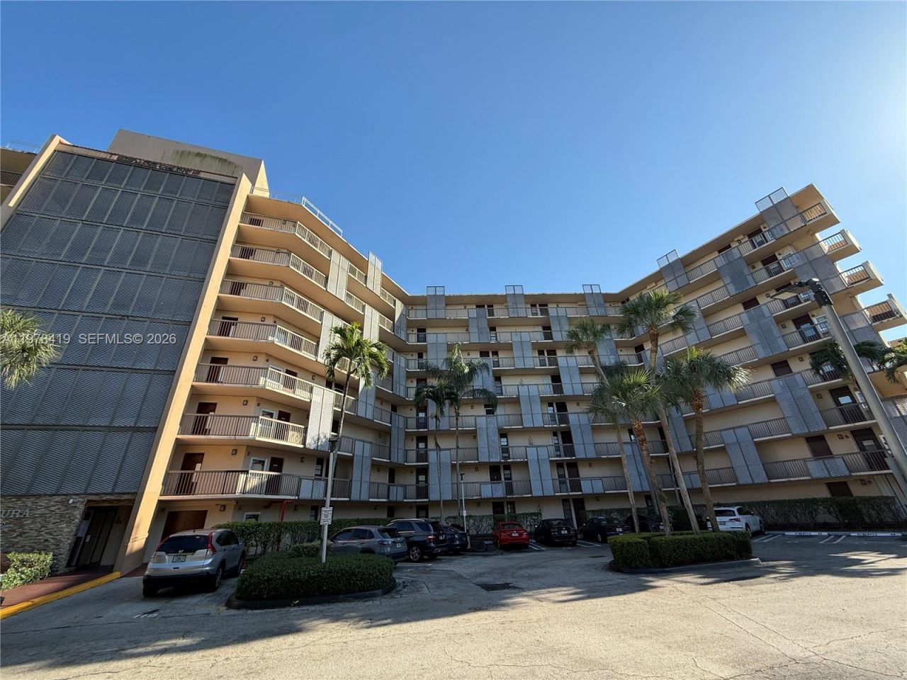 3301 N Country Club Dr , Unit 106, Aventura, FL 33180 Photo