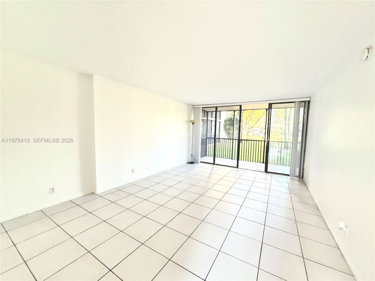 3301 N Country Club Dr , Unit 106, Aventura, FL 33180 Photo