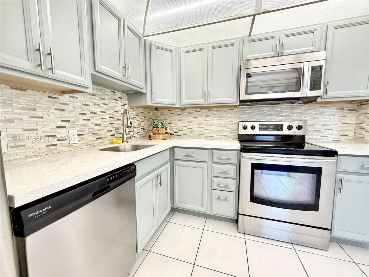 3301 N Country Club Dr , Unit 106, Aventura, FL 33180 Photo