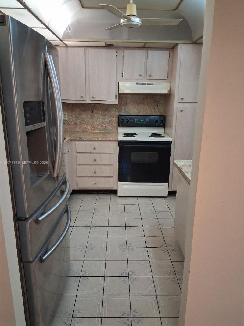 1100 St Charles Pl, Unit 213, Pembroke Pines, FL 33026 Photo