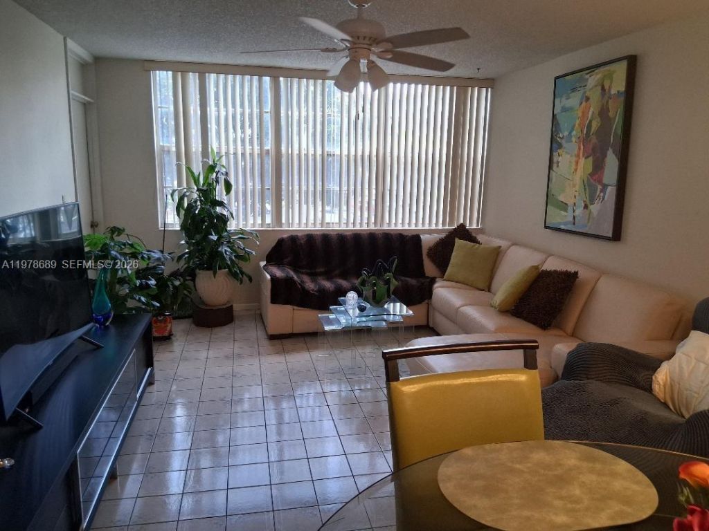 1100 St Charles Pl, Unit 213, Pembroke Pines, FL 33026 Photo