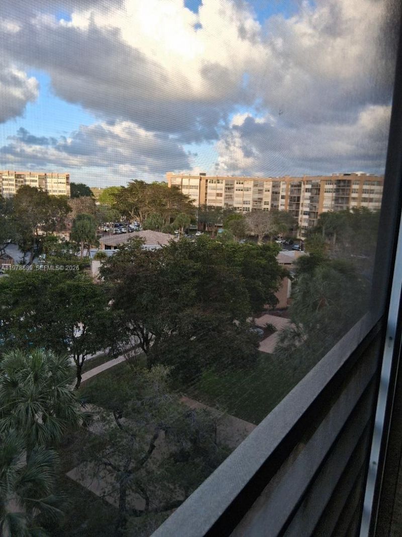 1100 St Charles Pl, Unit 213, Pembroke Pines, FL 33026 Photo