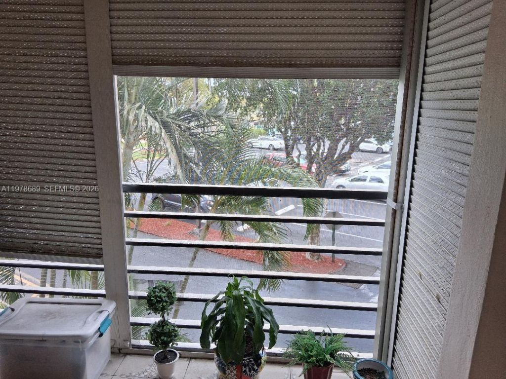 1100 St Charles Pl, Unit 213, Pembroke Pines, FL 33026 Photo