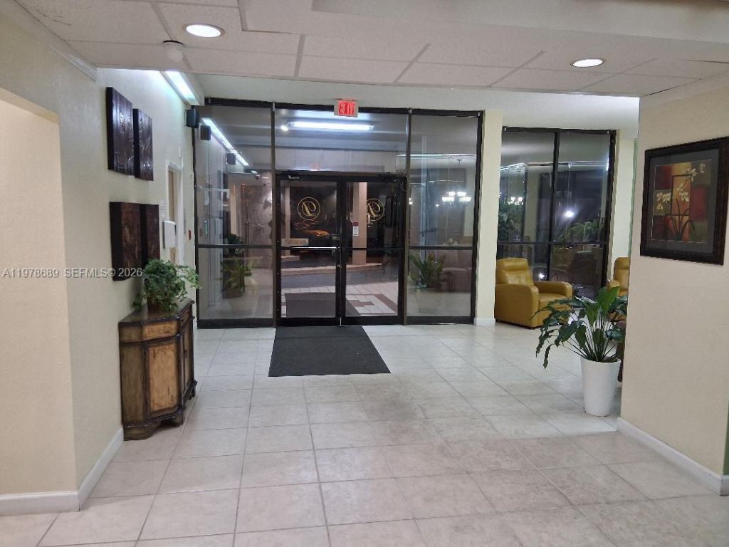 1100 St Charles Pl , Unit 213, Pembroke Pines, FL 33026 Photo