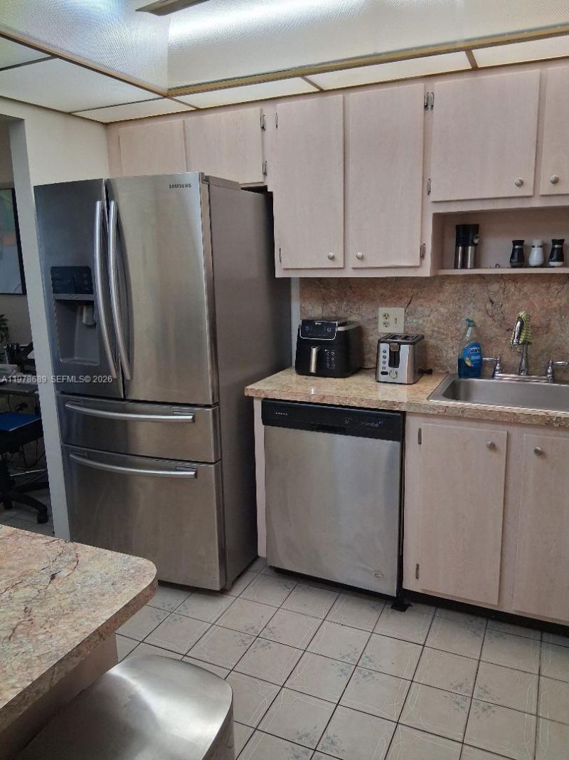1100 St Charles Pl, Unit 213, Pembroke Pines, FL 33026 Photo