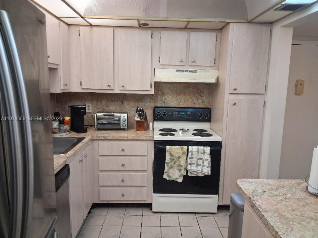 1100 St Charles Pl, Unit 213, Pembroke Pines, FL 33026 Photo