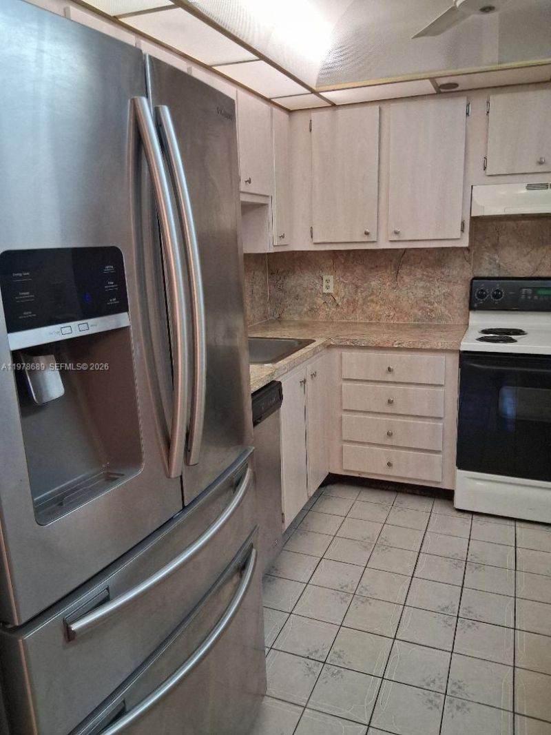 1100 St Charles Pl, Unit 213, Pembroke Pines, FL 33026 Photo